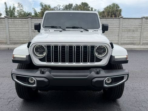 Used 2025 Jeep Wrangler Unlimited Sahara w/ Safety Group AWD/4WD image 11
