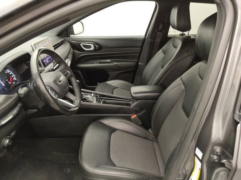 Used 2024 Jeep Compass Latitude w/ Convenience Group AWD/4WD image 17