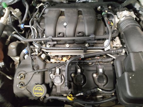 Used 2018 Ford Explorer XLT w/ Equipment Group 202A FWD image 30