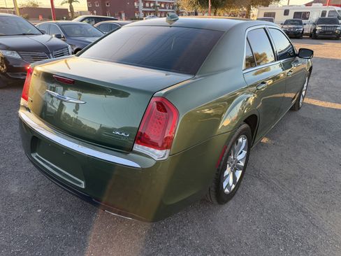 Used 2018 Chrysler 300 Touring L image 5