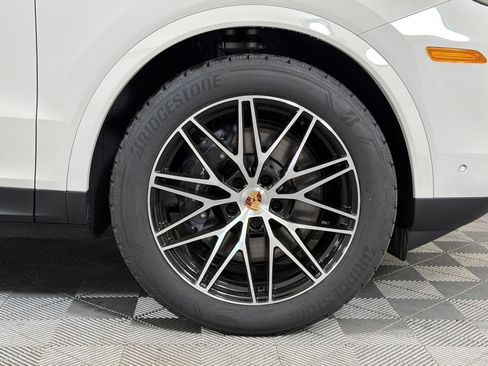 Used 2026 Porsche Cayenne AWD/4WD image 14