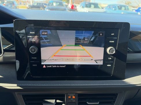 Certified 2025 Volkswagen Taos SE image 21