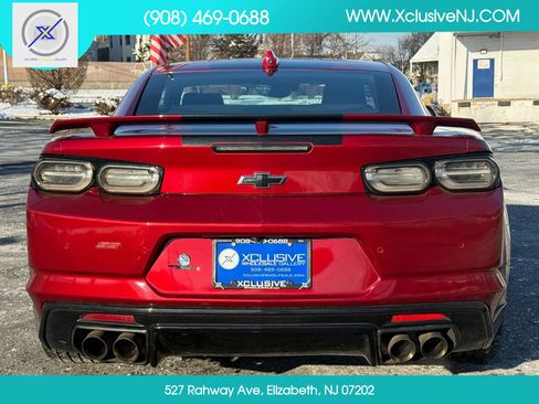 Used 2022 Chevrolet Camaro SS w/ Design Package 2 image 3