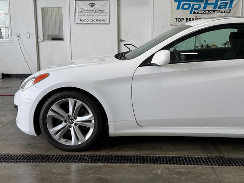 Used 2012 Hyundai Genesis 2.0T Premium RWD image 25