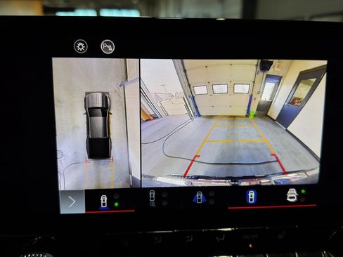 Used 2023 GMC Canyon Elevation w/ Elevation Premium Package image 28