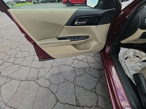 Used 2016 Honda Accord LX image 11