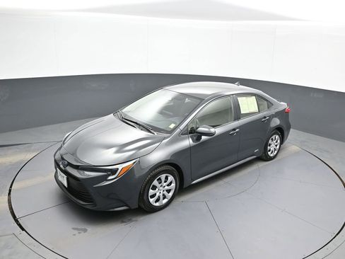 Certified 2024 Toyota Corolla LE image 32