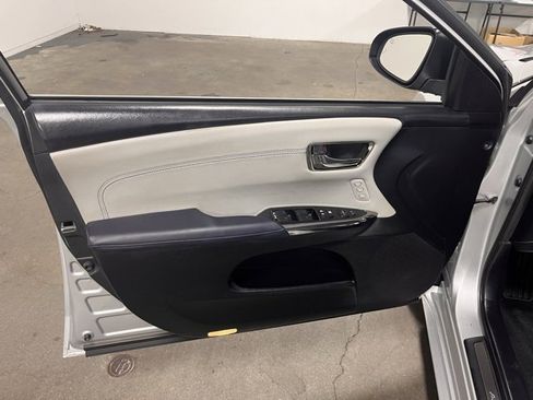 Used 2013 Toyota Avalon Limited image 24