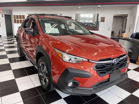 Used 2025 Subaru Crosstrek 2.5i Premium AWD/4WD image 2