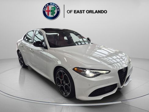 Used 2023 Alfa Romeo Giulia Veloce RWD image 1