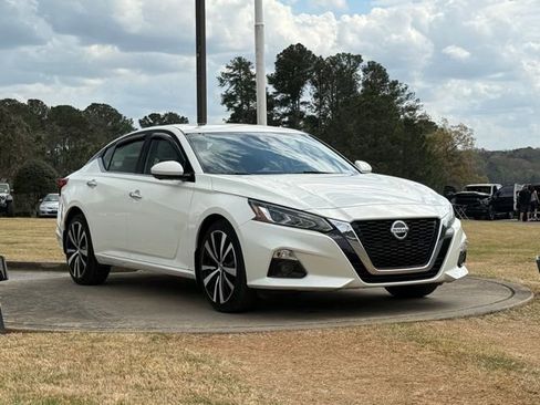 Used 2020 Nissan Altima 2.5 Platinum image 1