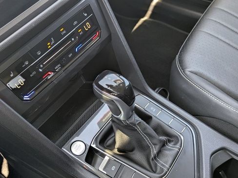 Used 2023 Volkswagen Tiguan SE FWD image 12