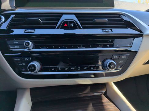 Used 2020 BMW 530i 530i w/ Convenience Package image 18