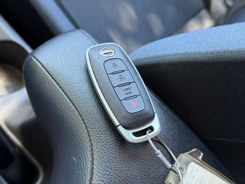 Used 2025 Nissan Versa SV image 21