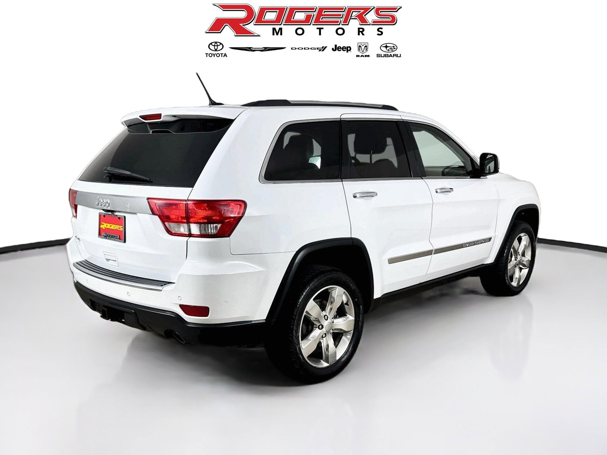 Used 2013 Jeep Grand Cherokee Overland Summit AWD/4WD image 8