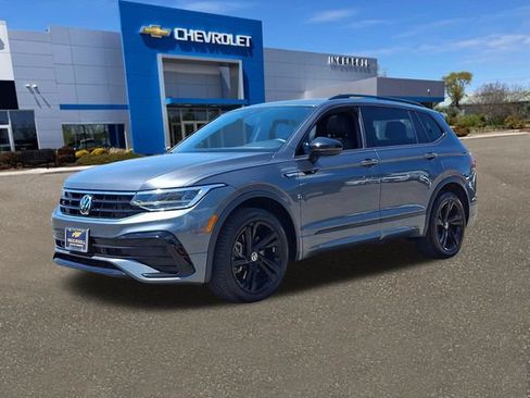 Used 2024 Volkswagen Tiguan SE R-Line AWD/4WD image 32
