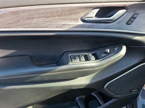 Used 2022 Jeep Grand Cherokee L Limited w/ Luxury Tech Group II image 14