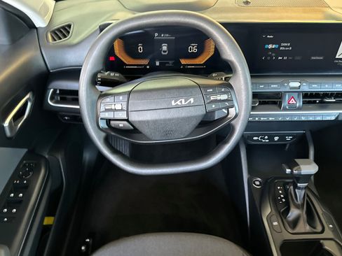 Used 2025 Kia K4 FWD image 15