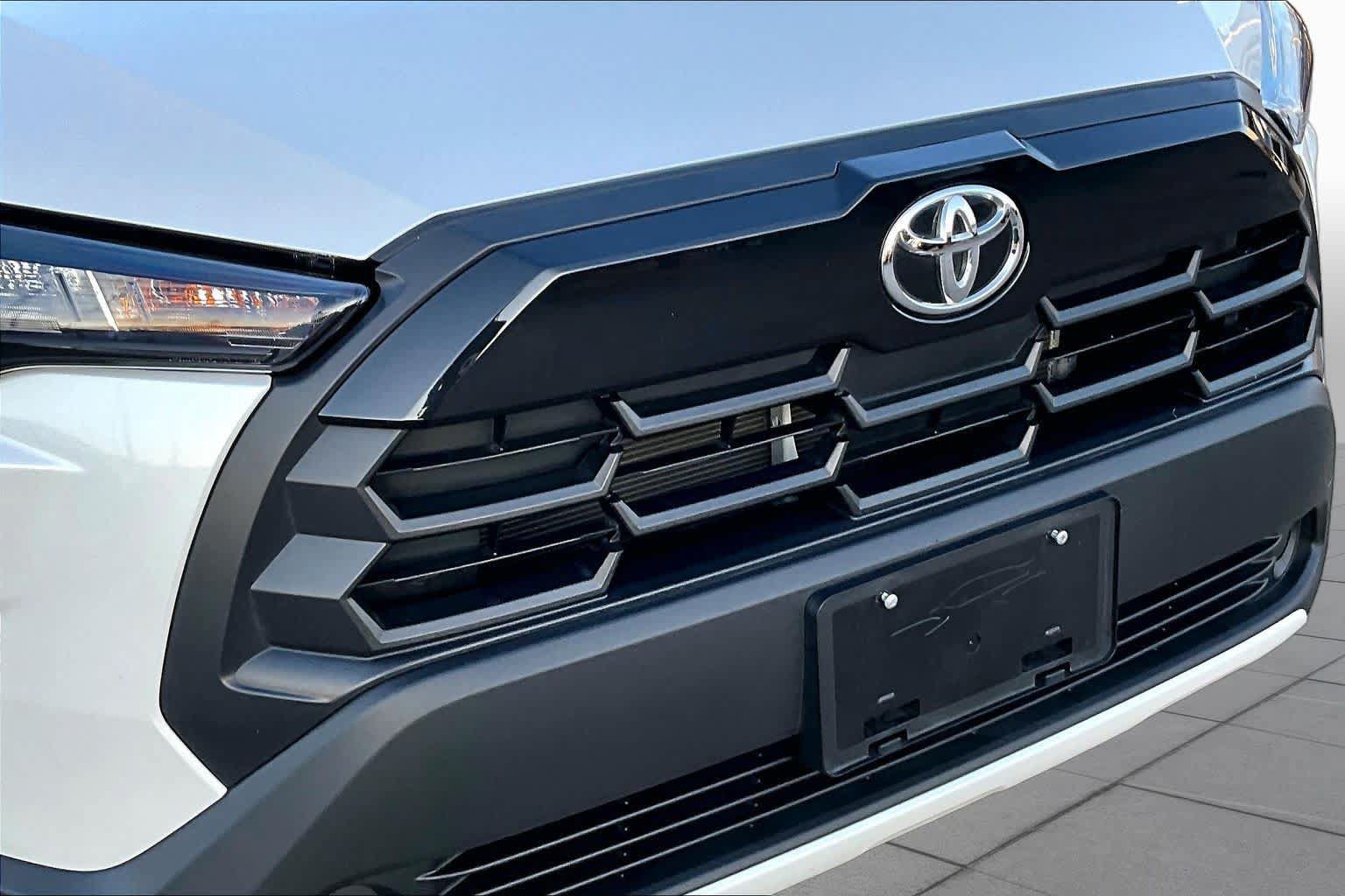 Certified 2026 Toyota Corolla Cross LE FWD image 30