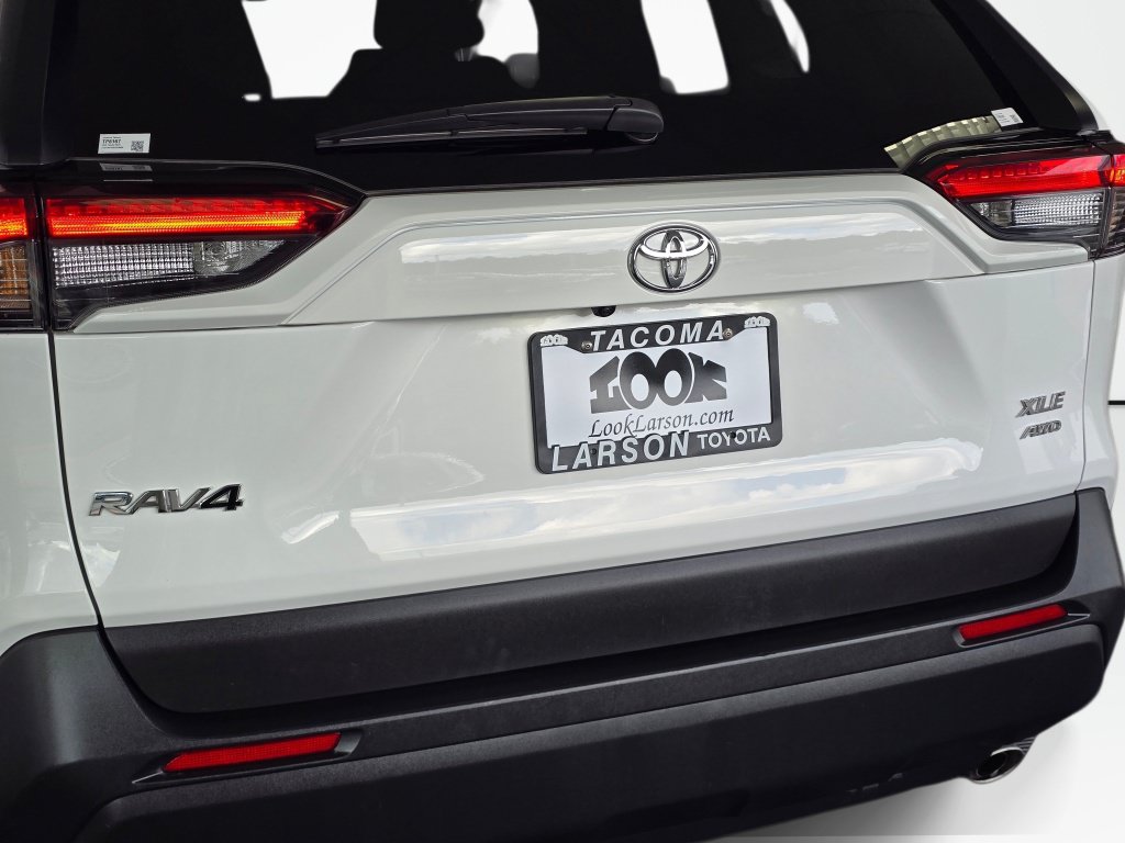 Used 2025 Toyota RAV4 XLE AWD/4WD image 13