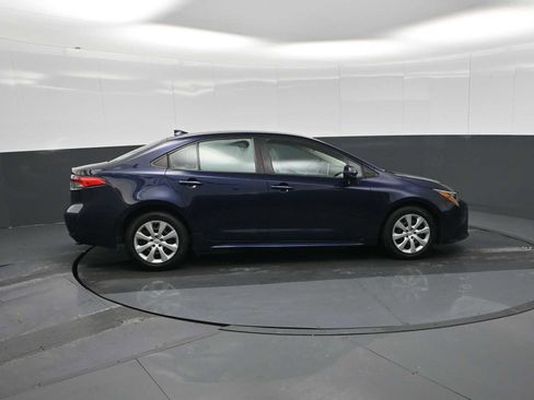 Used 2021 Toyota Corolla LE image 9