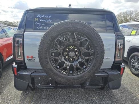 Used 2024 GMC Hummer EV 2X w/ LPO, Illumination Package image 8