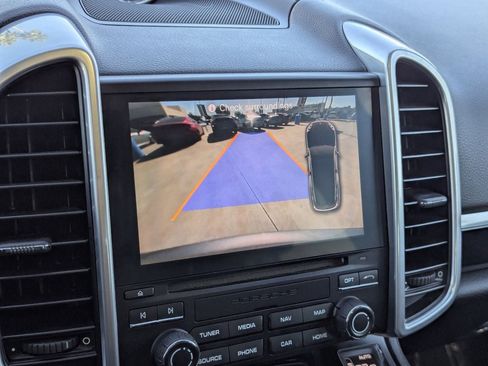 Used 2017 Porsche Cayenne S w/ Premium Package image 25