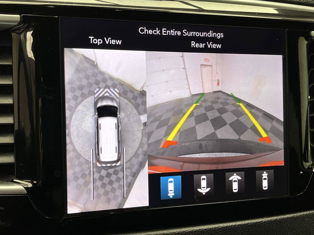Used 2018 Chrysler Pacifica Touring-L Plus FWD image 5
