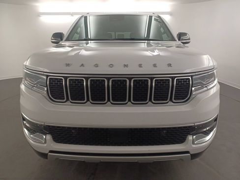 Used 2024 Jeep Wagoneer L Series II RWD image 2