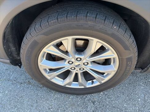 Used 2021 Ford Explorer Limited w/ Equipment Group 301A AWD/4WD image 10