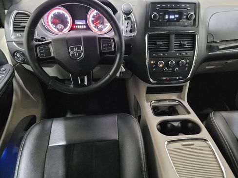 Used 2017 Dodge Grand Caravan SXT FWD image 22