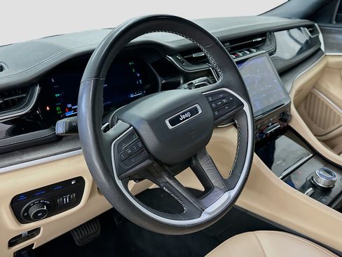 Used 2023 Jeep Grand Cherokee 4WD 4xe image 18