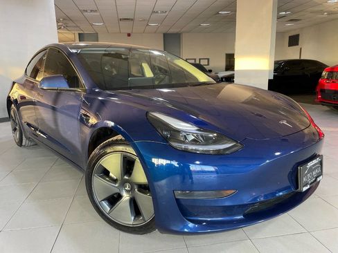 Used 2023 Tesla Model 3 Standard Range image 1