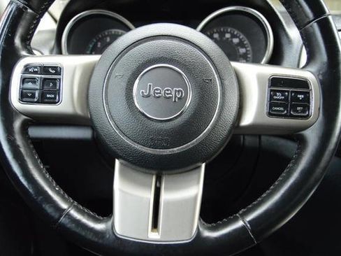 Used 2012 Jeep Grand Cherokee Laredo image 18