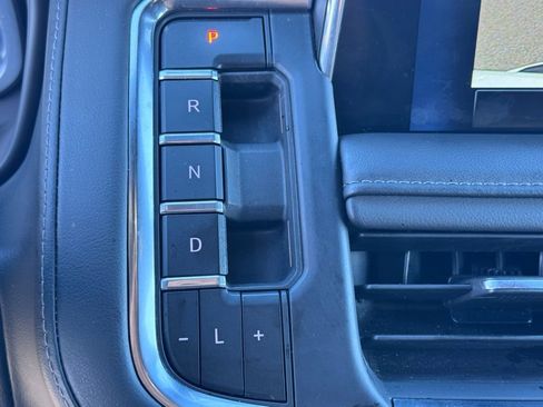 Used 2023 Chevrolet Suburban LT image 35