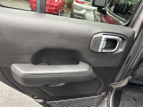 Used 2023 Jeep Gladiator Overland image 13