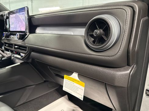 New 2026 Chevrolet Colorado LT w/ LT Convenience Package AWD/4WD image 33