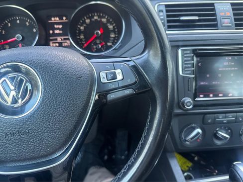 Used 2017 Volkswagen Jetta SE image 27