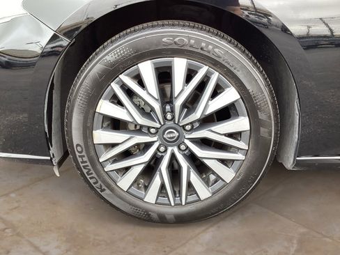 Used 2024 Nissan Altima 2.5 SV FWD image 30