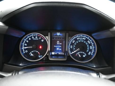 Used 2021 Toyota Tacoma SR5 AWD/4WD image 15