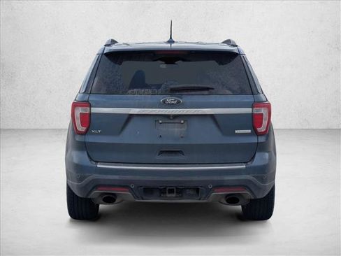 Used 2018 Ford Explorer XLT w/ Equipment Group 202A FWD image 7