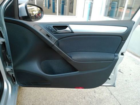 Used 2012 Volkswagen Golf 4-Door FWD image 18