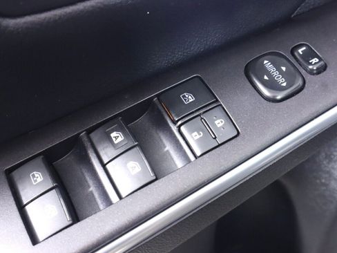 Used 2017 Toyota Camry SE FWD image 27