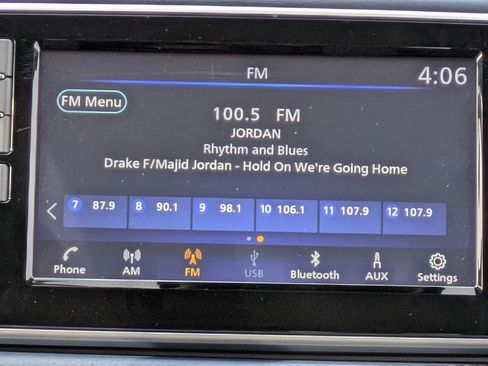 New 2025 Nissan Versa SV w/ Trunk Package FWD image 17
