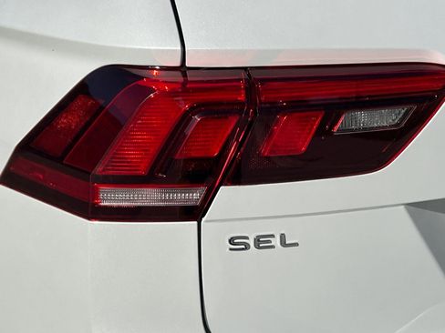 Used 2023 Volkswagen Tiguan SEL R-Line image 28