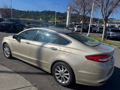Used 2017 Ford Fusion SE image 8