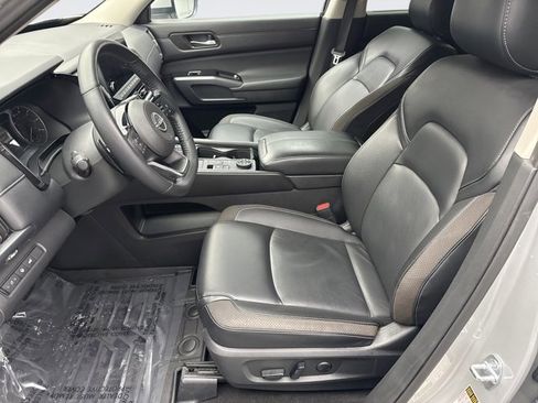 Used 2023 Nissan Pathfinder SL image 11