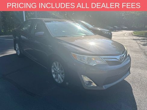 Used 2013 Toyota Camry XLE FWD image 1