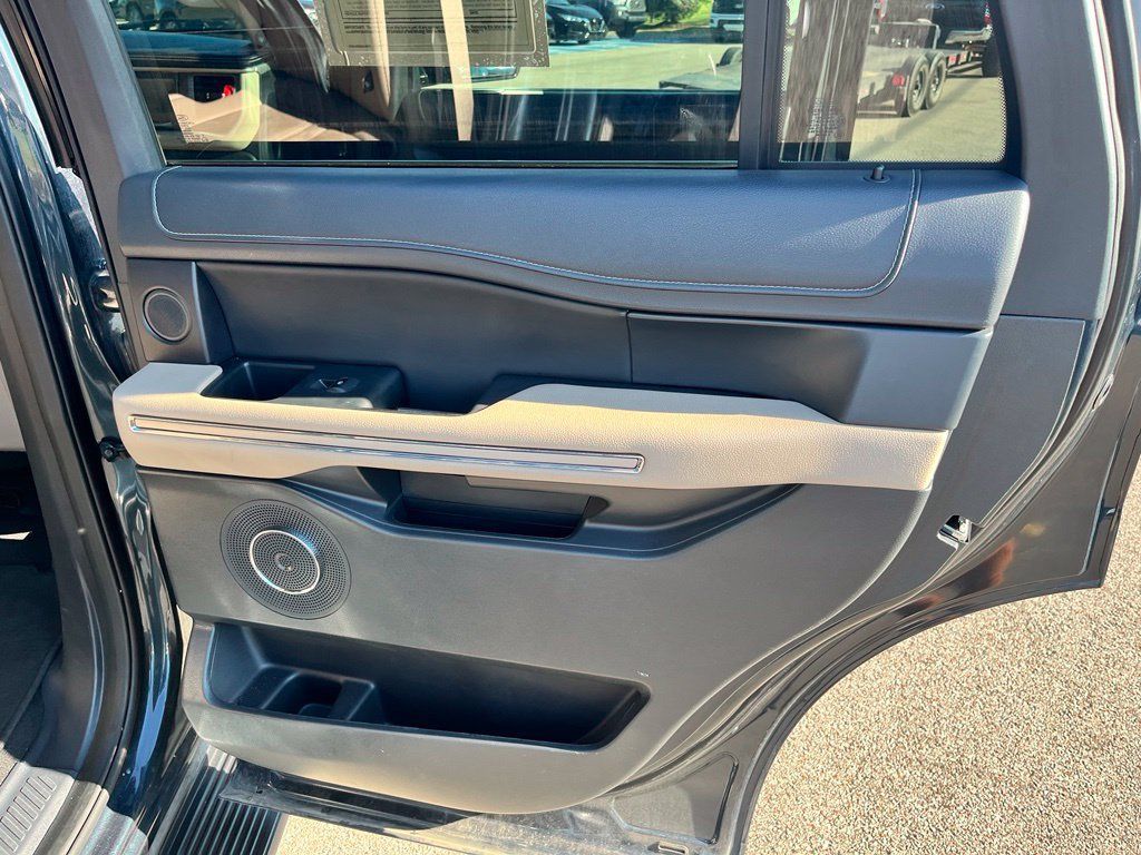 Used 2024 Ford Expedition Limited RWD image 10