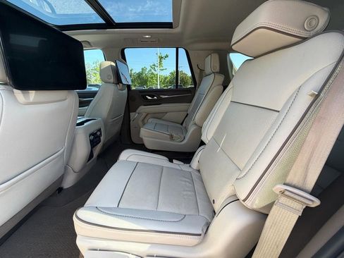 Used 2021 GMC Yukon Denali w/ Denali Premium Package RWD image 12